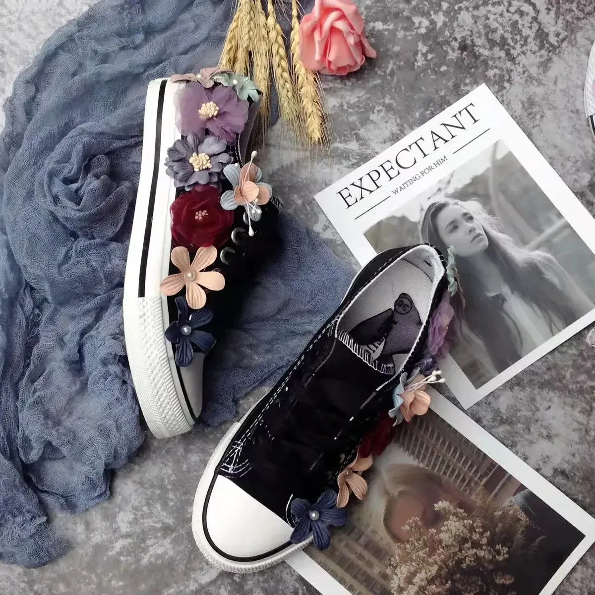 binfenxie  -  Women's Sports Shoes High-top Canvas Shoes Sweet Lace-up Shoes for Women White / Black Flowers Student Pretty Fairy Sneakers